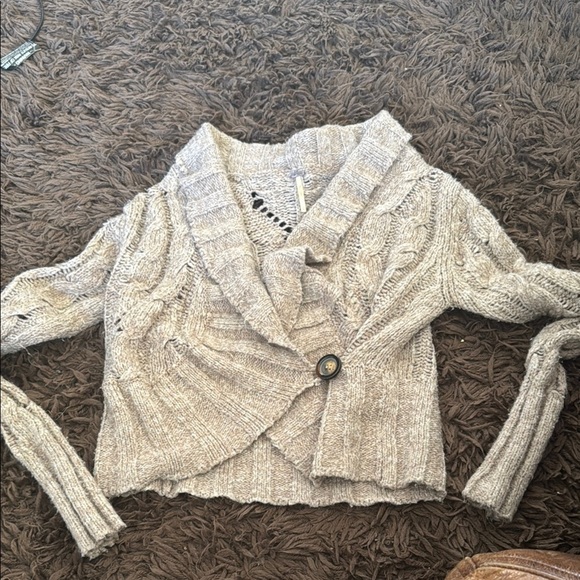 Free people Cozy Knit cropped Cardigan in light purple. Can wear off shoulder - Picture 1 of 6